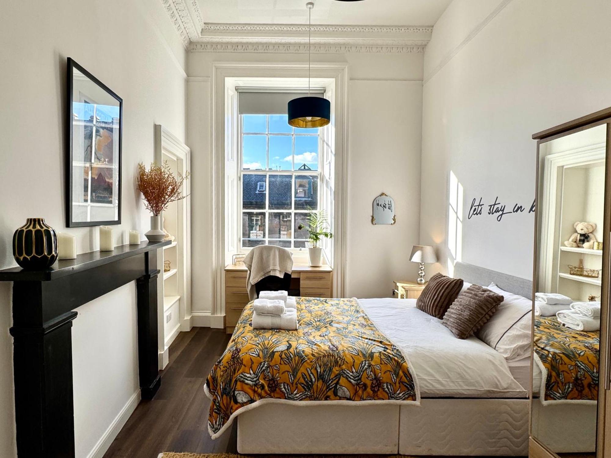 Spacious Luxury 3 Bedroom, 2 Bathroom - Next To Royal Mile And Castle ! Appartement