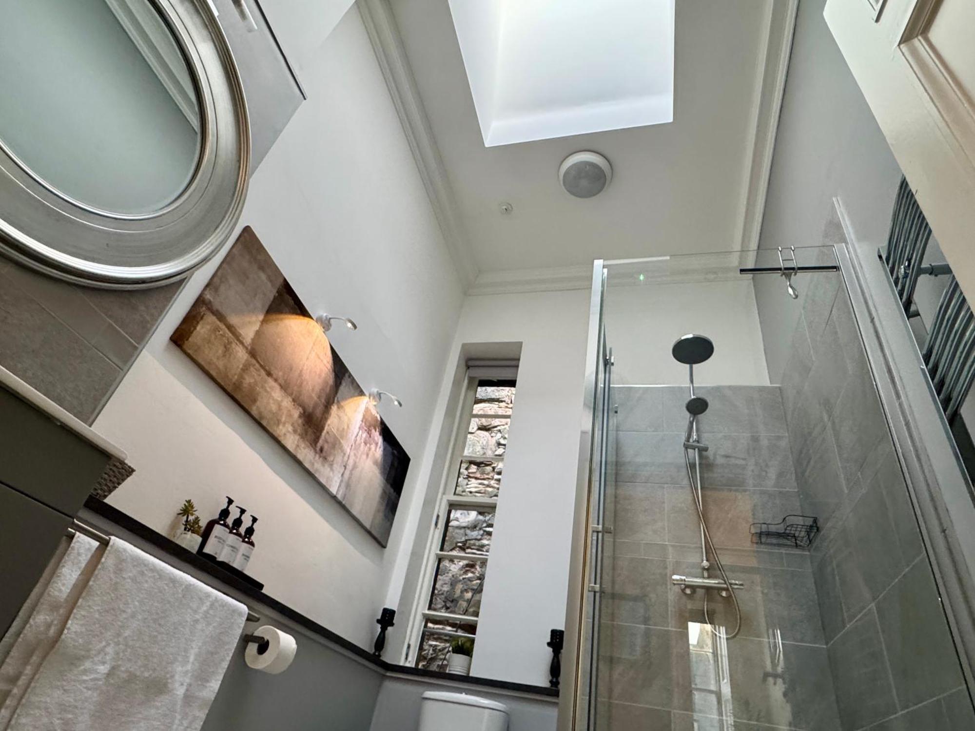 Spacious Luxury 3 Bedroom, 2 Bathroom - Next To Royal Mile And Castle !